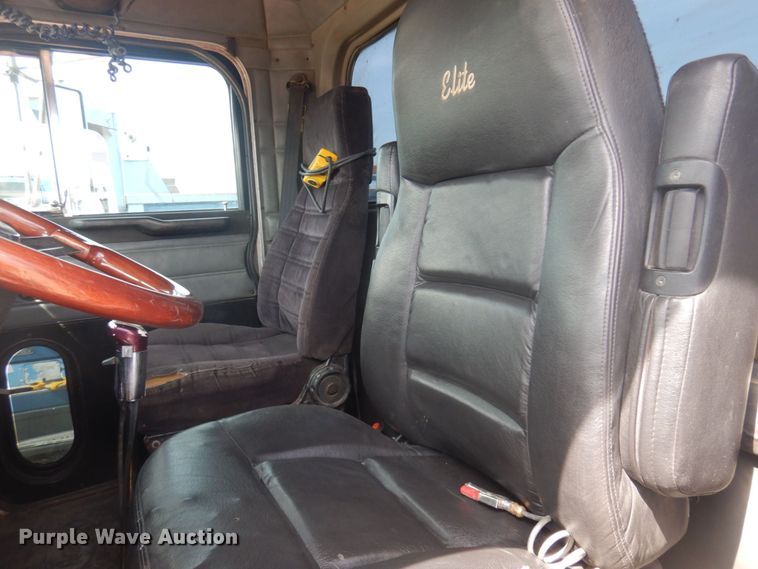 image for item DM5425 1996 Peterbilt 378  semi truck