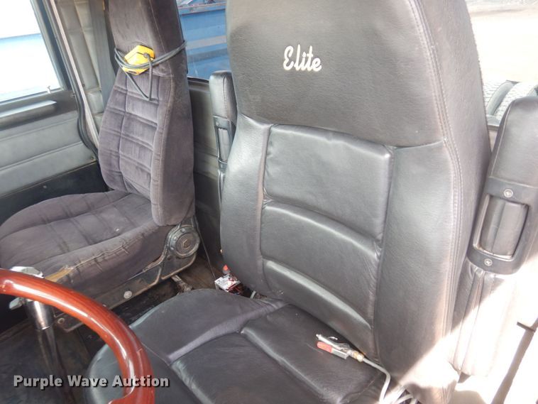 image for item DM5425 1996 Peterbilt 378  semi truck