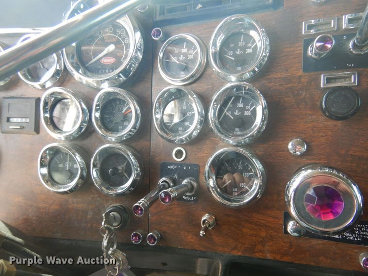 image for item DM5425 1996 Peterbilt 378  semi truck