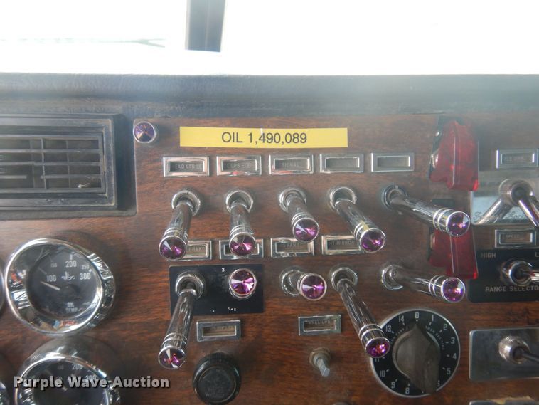 image for item DM5425 1996 Peterbilt 378  semi truck