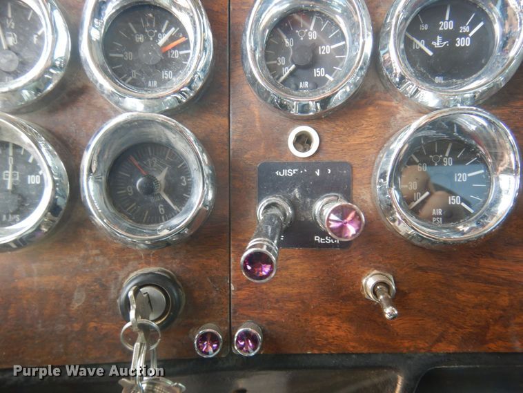 image for item DM5425 1996 Peterbilt 378  semi truck