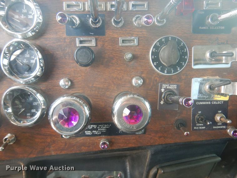 image for item DM5425 1996 Peterbilt 378  semi truck