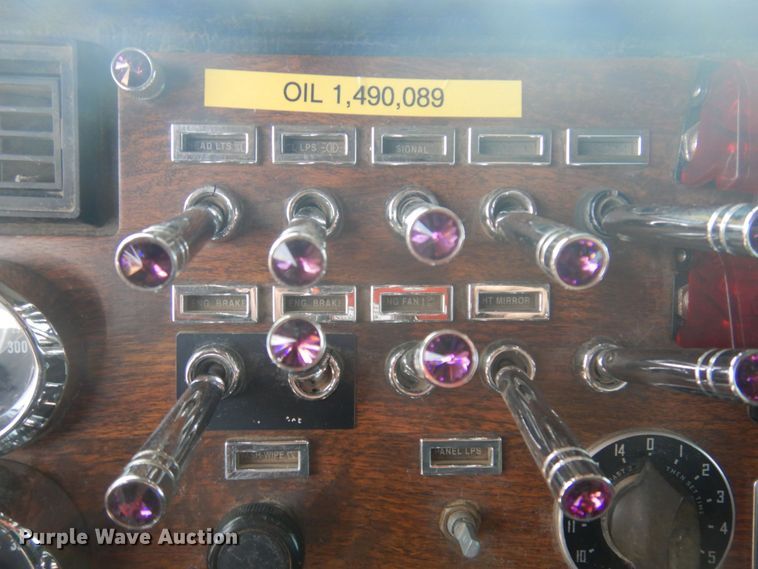 image for item DM5425 1996 Peterbilt 378  semi truck