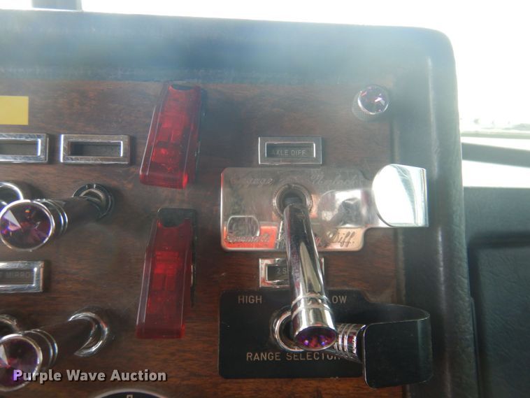 image for item DM5425 1996 Peterbilt 378  semi truck