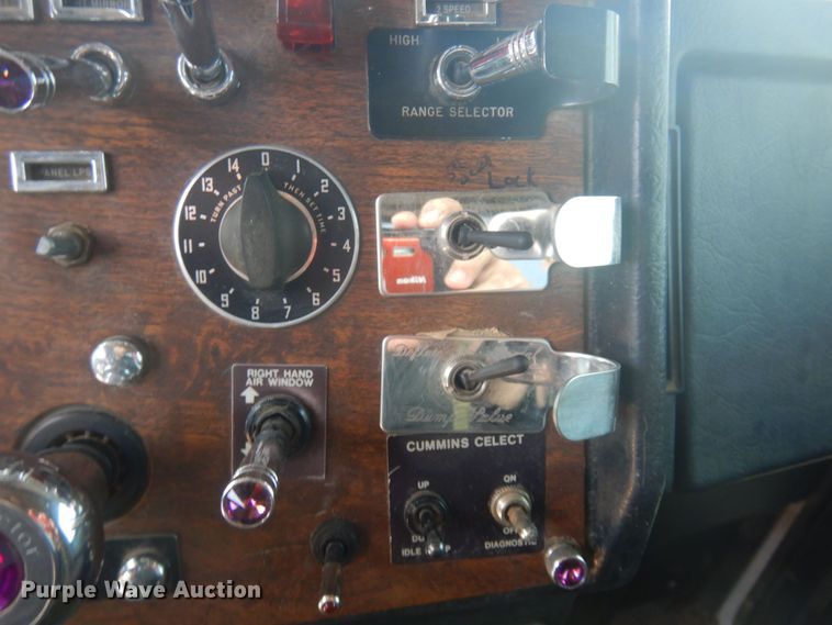 image for item DM5425 1996 Peterbilt 378  semi truck