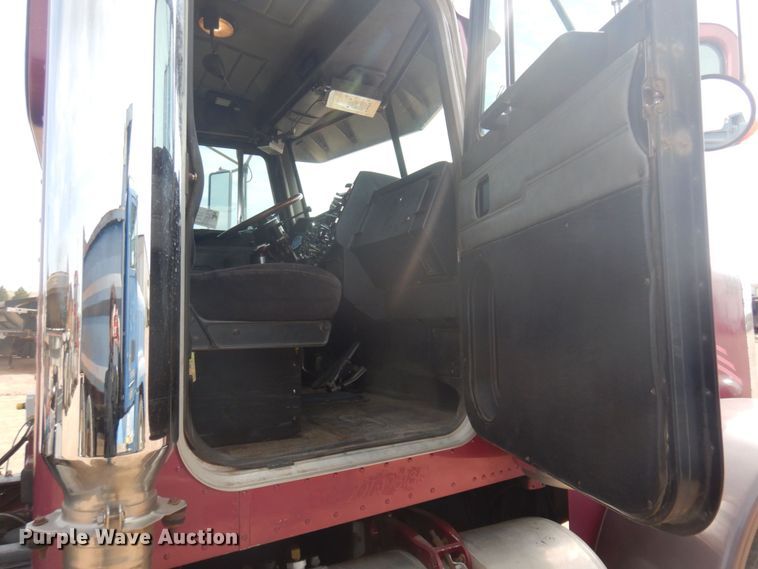 image for item DM5425 1996 Peterbilt 378  semi truck