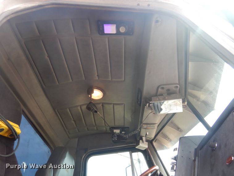 image for item DM5425 1996 Peterbilt 378  semi truck