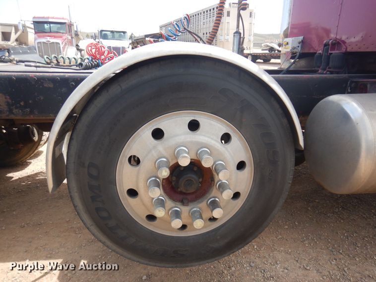 image for item DM5425 1996 Peterbilt 378  semi truck