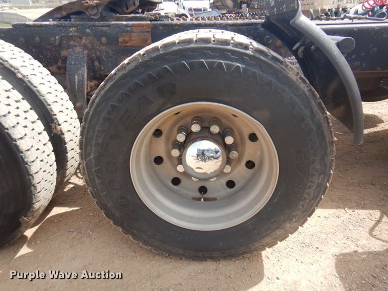 image for item DM5425 1996 Peterbilt 378  semi truck