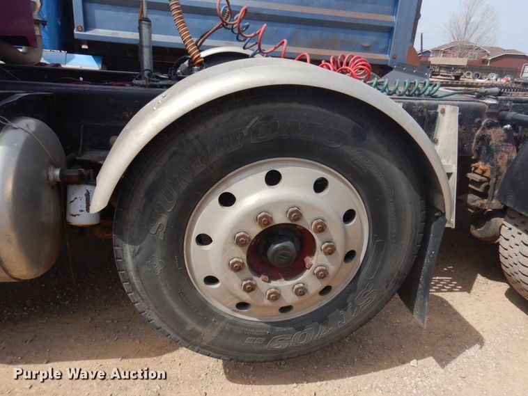 image for item DM5425 1996 Peterbilt 378  semi truck