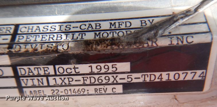 image for item DM5425 1996 Peterbilt 378  semi truck