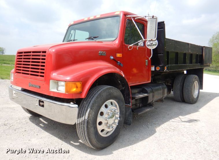 image for item DM6187 1996 International 4900  dump flatbed truck