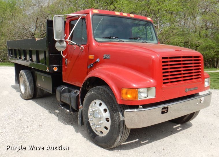 image for item DM6187 1996 International 4900  dump flatbed truck
