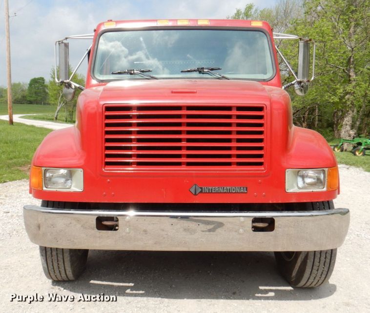 image for item DM6187 1996 International 4900  dump flatbed truck
