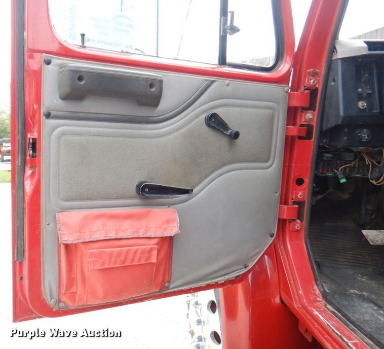 image for item DM6187 1996 International 4900  dump flatbed truck