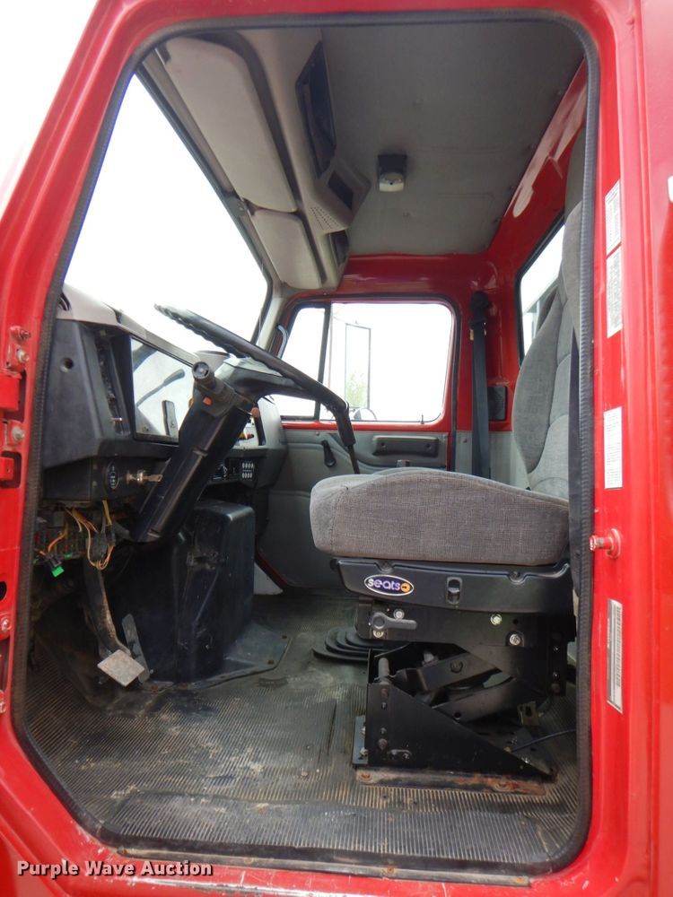 image for item DM6187 1996 International 4900  dump flatbed truck