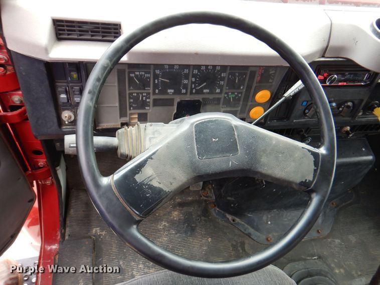 image for item DM6187 1996 International 4900  dump flatbed truck