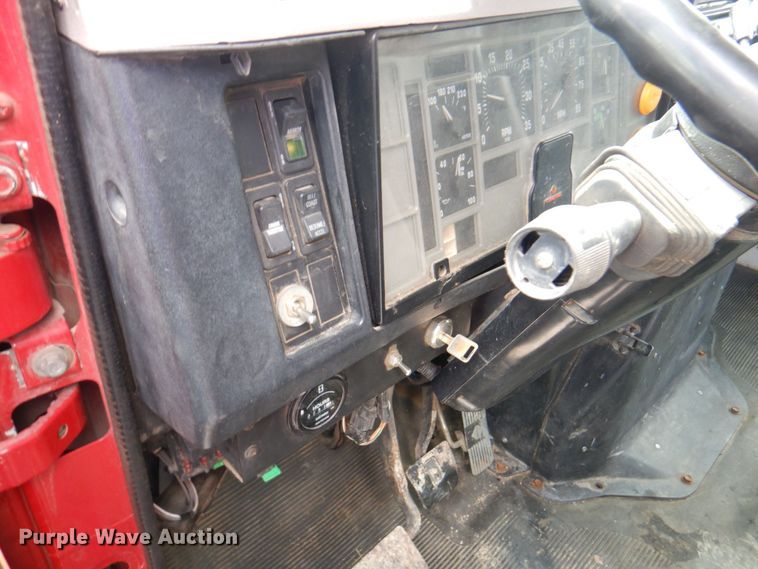 image for item DM6187 1996 International 4900  dump flatbed truck