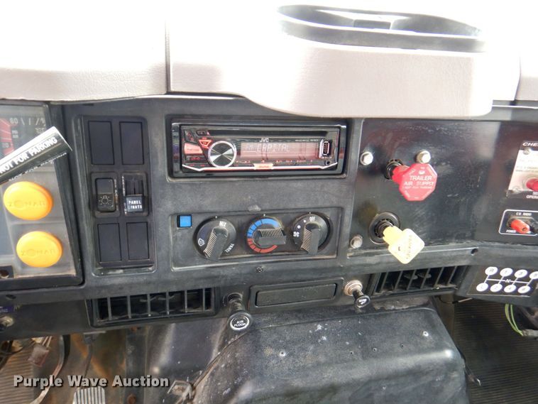 image for item DM6187 1996 International 4900  dump flatbed truck