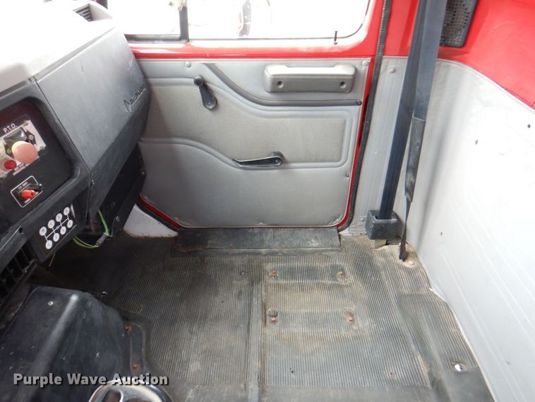 image for item DM6187 1996 International 4900  dump flatbed truck