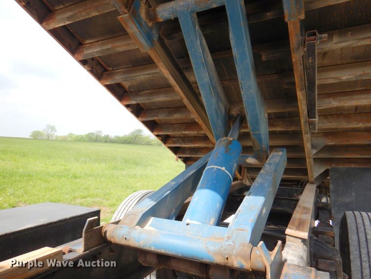 image for item DM6187 1996 International 4900  dump flatbed truck