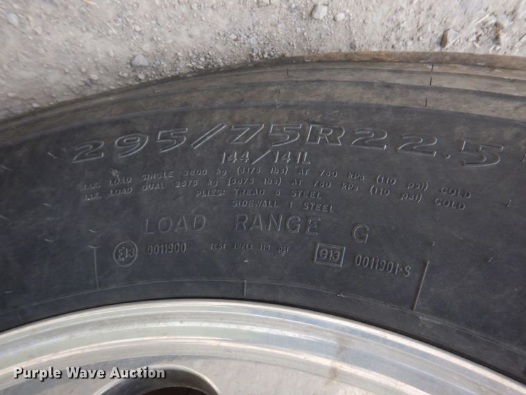 image for item DM6187 1996 International 4900  dump flatbed truck