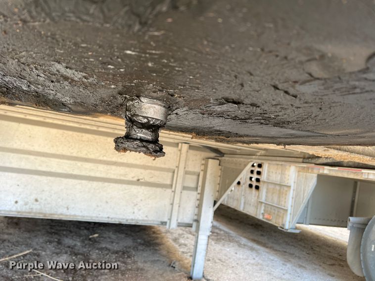 image for item DR1368 2005 Merritt  livestock trailer