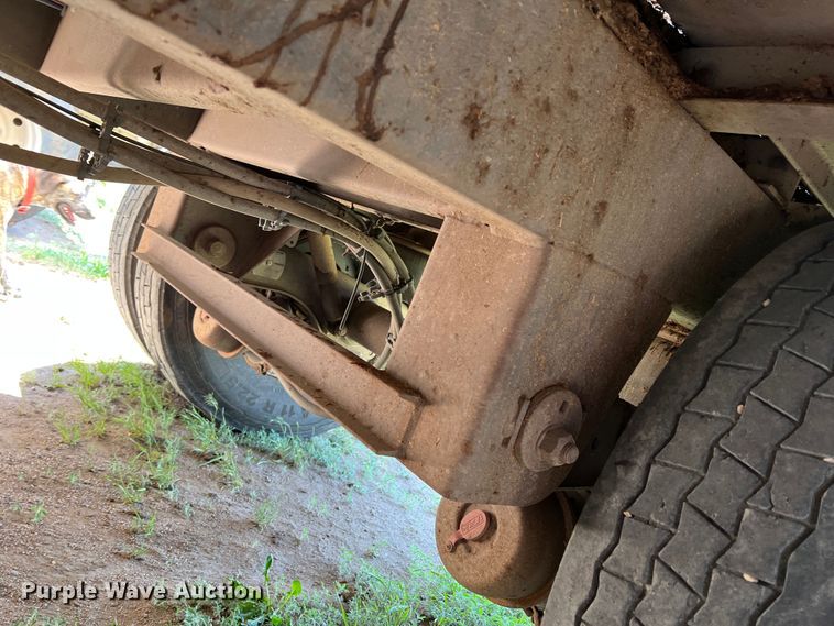 image for item DR1368 2005 Merritt  livestock trailer