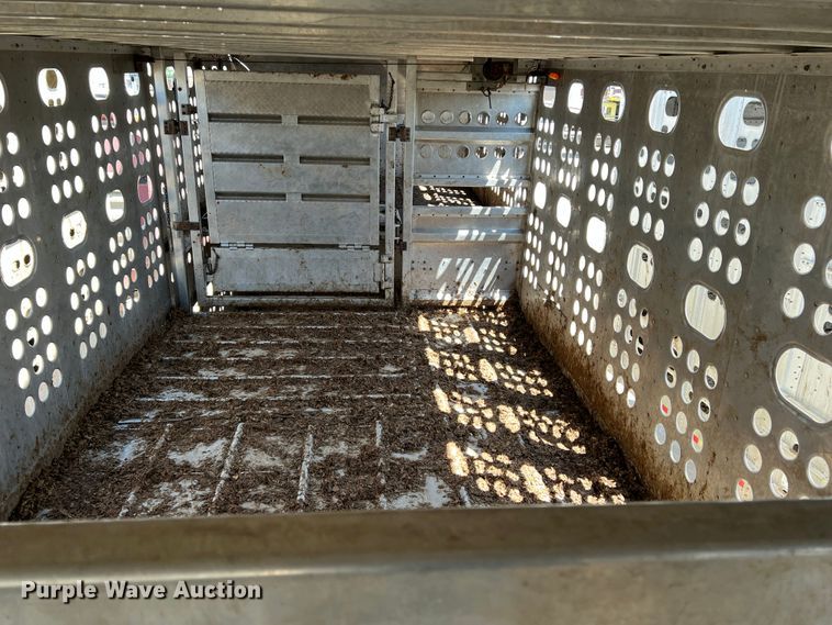 image for item DR1368 2005 Merritt  livestock trailer