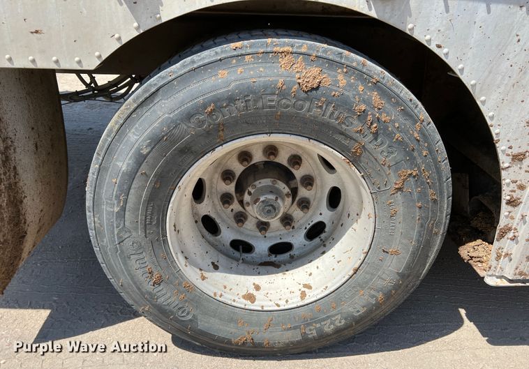 image for item DR1368 2005 Merritt  livestock trailer