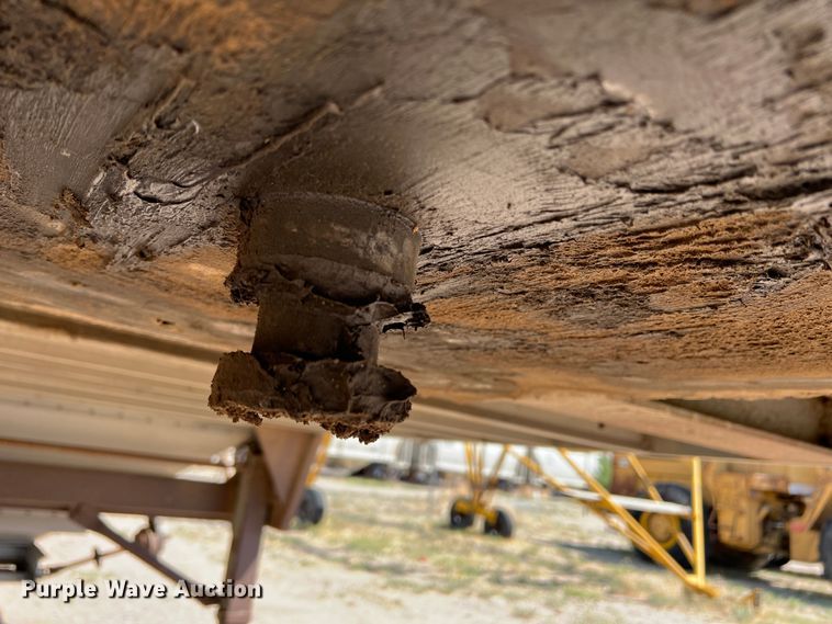 image for item DR1370 1989 Wilson DWCH-100  grain trailer