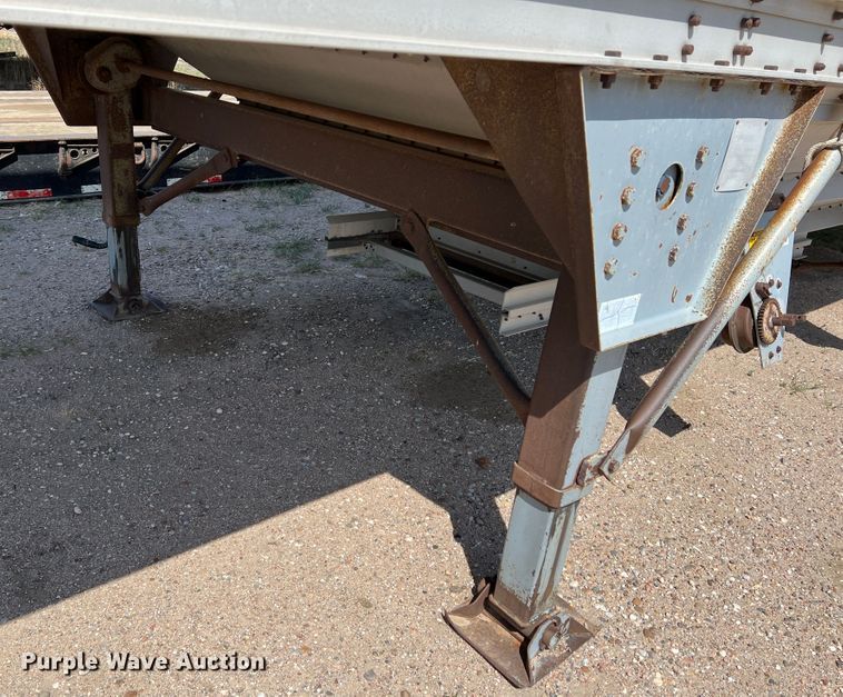 image for item DR1370 1989 Wilson DWCH-100  grain trailer