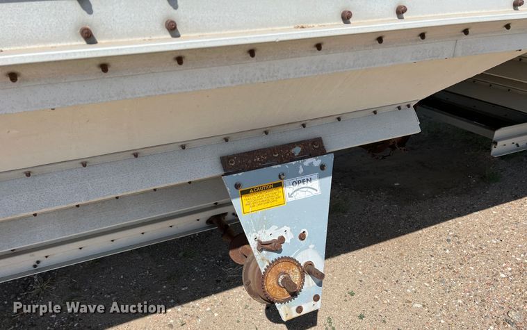 image for item DR1370 1989 Wilson DWCH-100  grain trailer