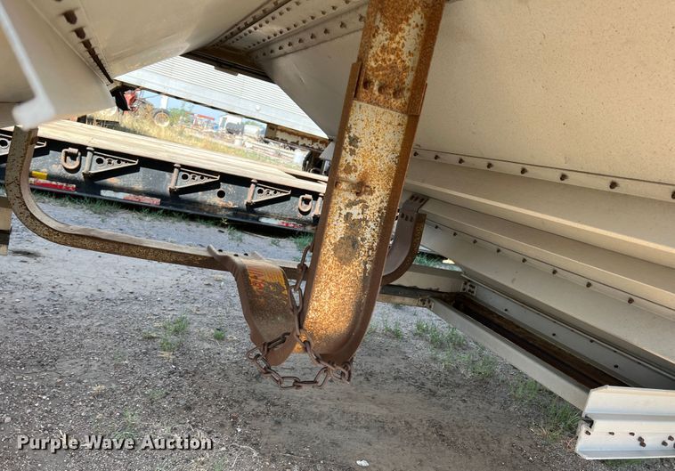 image for item DR1370 1989 Wilson DWCH-100  grain trailer