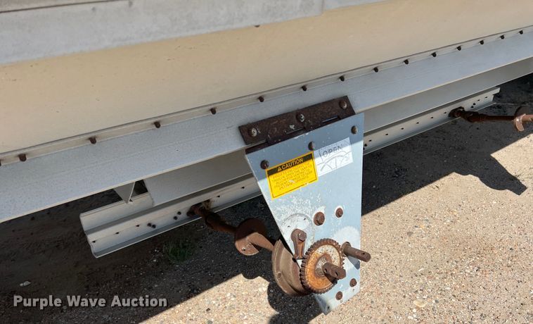 image for item DR1370 1989 Wilson DWCH-100  grain trailer