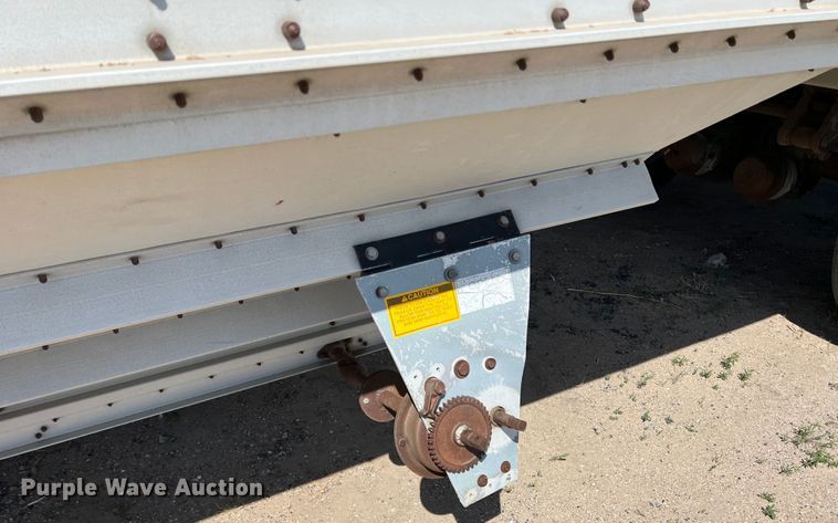 image for item DR1370 1989 Wilson DWCH-100  grain trailer