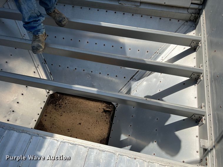 image for item DR1370 1989 Wilson DWCH-100  grain trailer