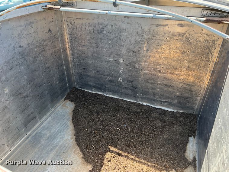 image for item DR1370 1989 Wilson DWCH-100  grain trailer