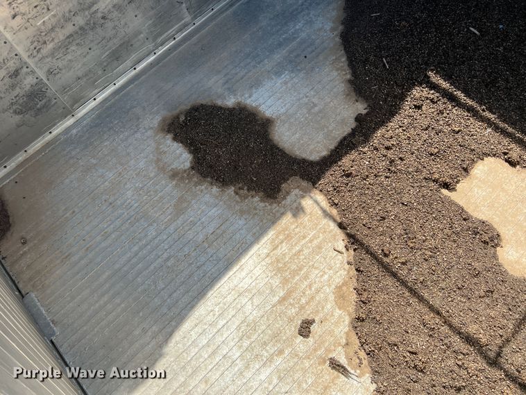 image for item DR1370 1989 Wilson DWCH-100  grain trailer