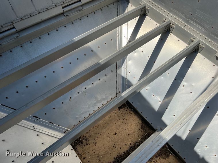 image for item DR1370 1989 Wilson DWCH-100  grain trailer