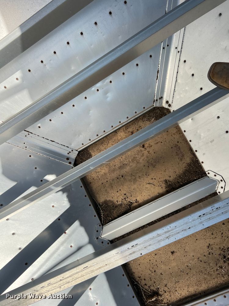 image for item DR1370 1989 Wilson DWCH-100  grain trailer