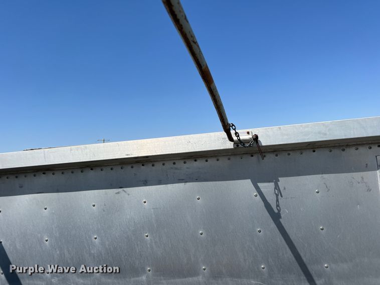 image for item DR1370 1989 Wilson DWCH-100  grain trailer