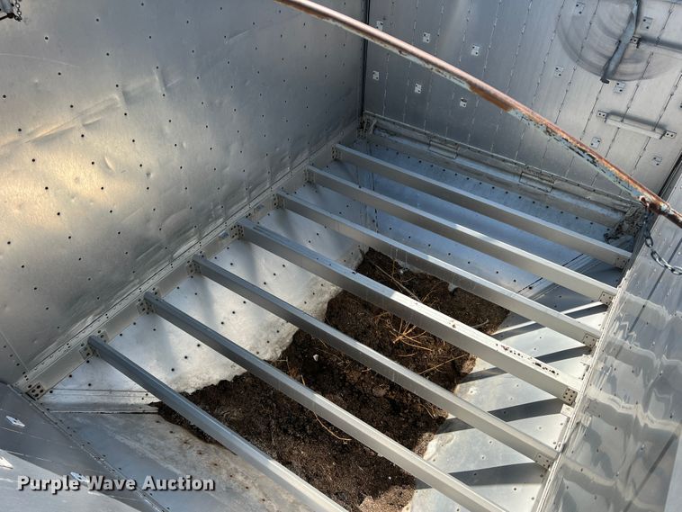 image for item DR1370 1989 Wilson DWCH-100  grain trailer