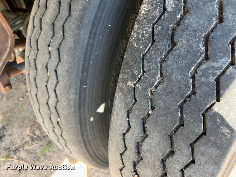 image for item DR1370 1989 Wilson DWCH-100  grain trailer