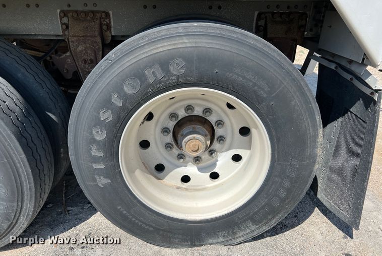 image for item DR1370 1989 Wilson DWCH-100  grain trailer