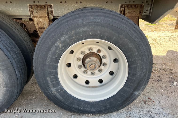 image for item DR1370 1989 Wilson DWCH-100  grain trailer