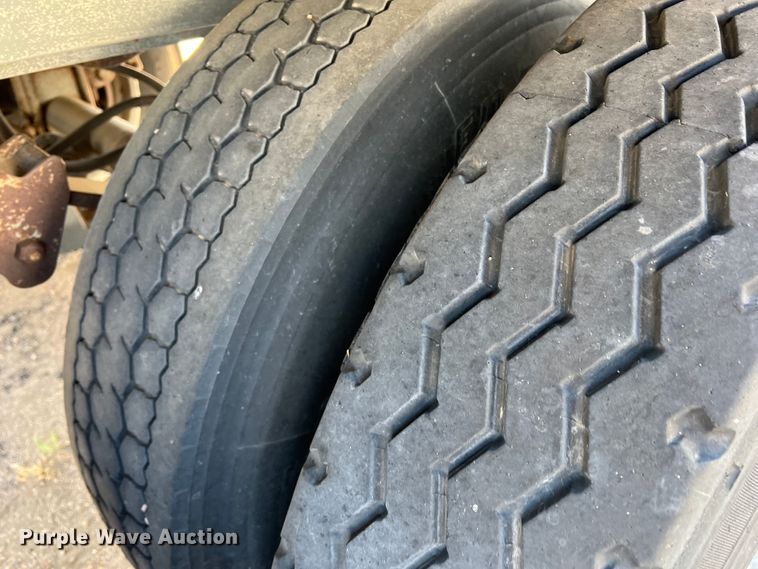 image for item DR1370 1989 Wilson DWCH-100  grain trailer