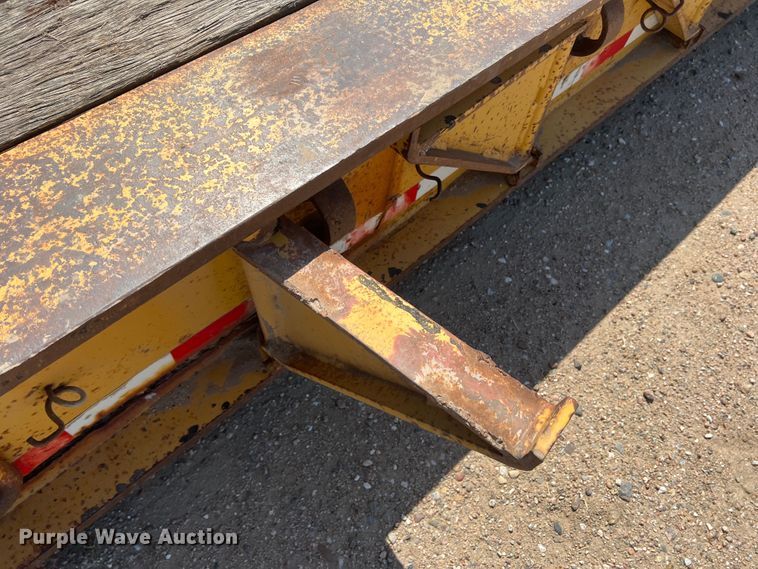 image for item DR1372 1997 Load King 503 DFP  lowboy equipment trailer