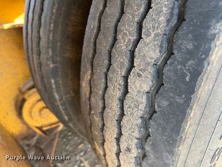 image for item DR1372 1997 Load King 503 DFP  lowboy equipment trailer