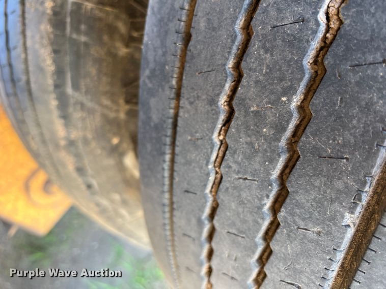 image for item DR1372 1997 Load King 503 DFP  lowboy equipment trailer